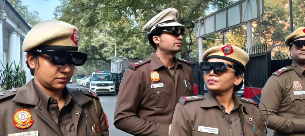 दिल्ली पुलिस को मिला स्मार्ट चश्मा