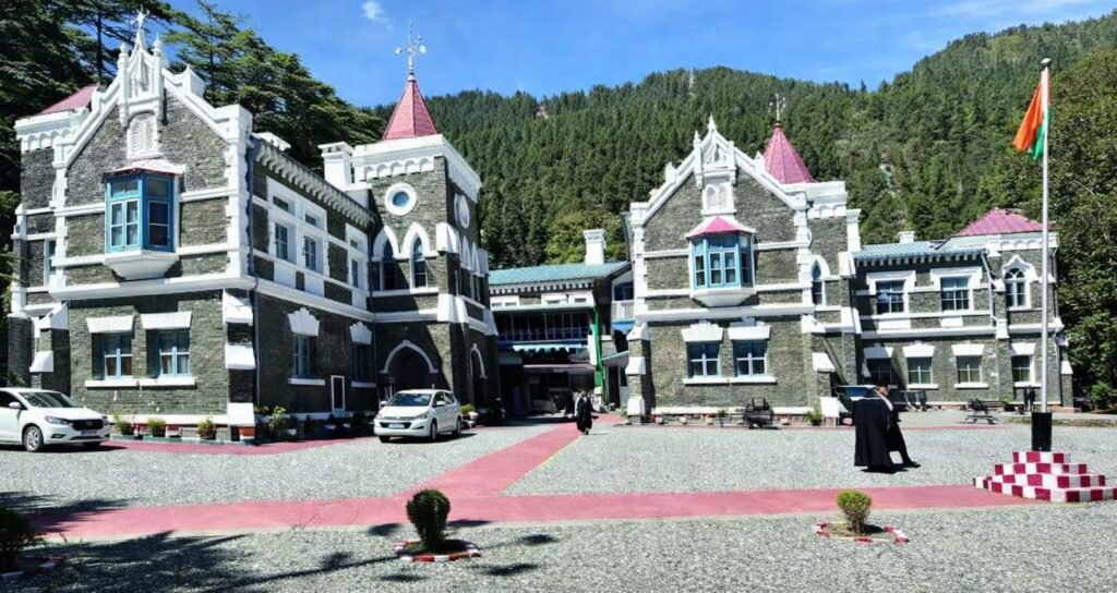 उत्तराखंड हाईकोर्ट डॉक्टर सेवा बॉन्ड फैसला