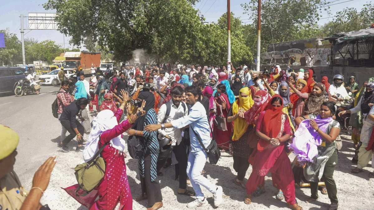 Noida मजदूर प्रदर्शन