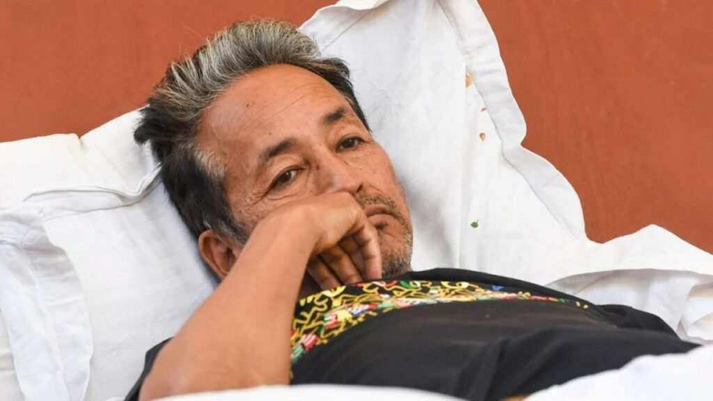 पेपर लीक विवाद